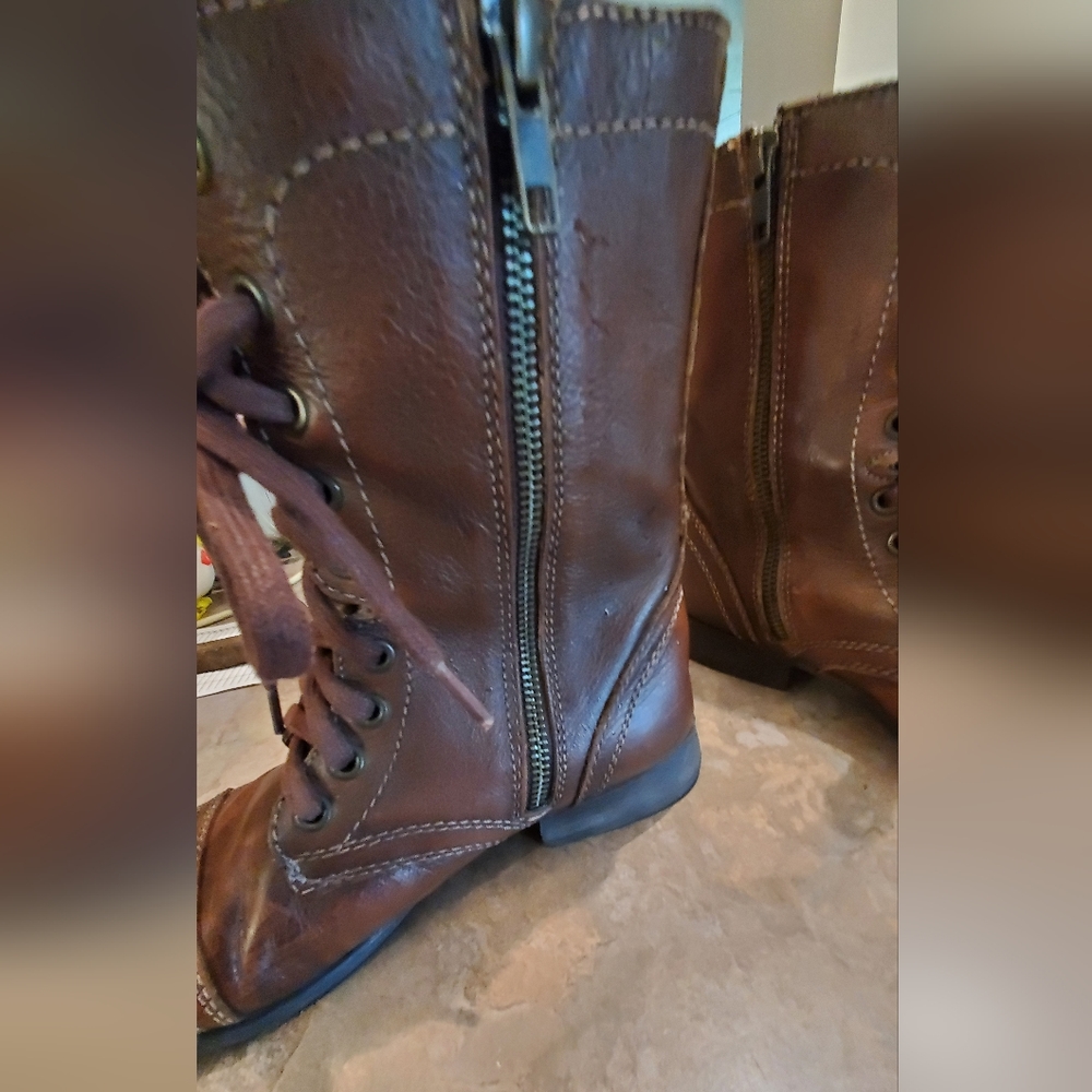 Boots - Picture 4 of 9